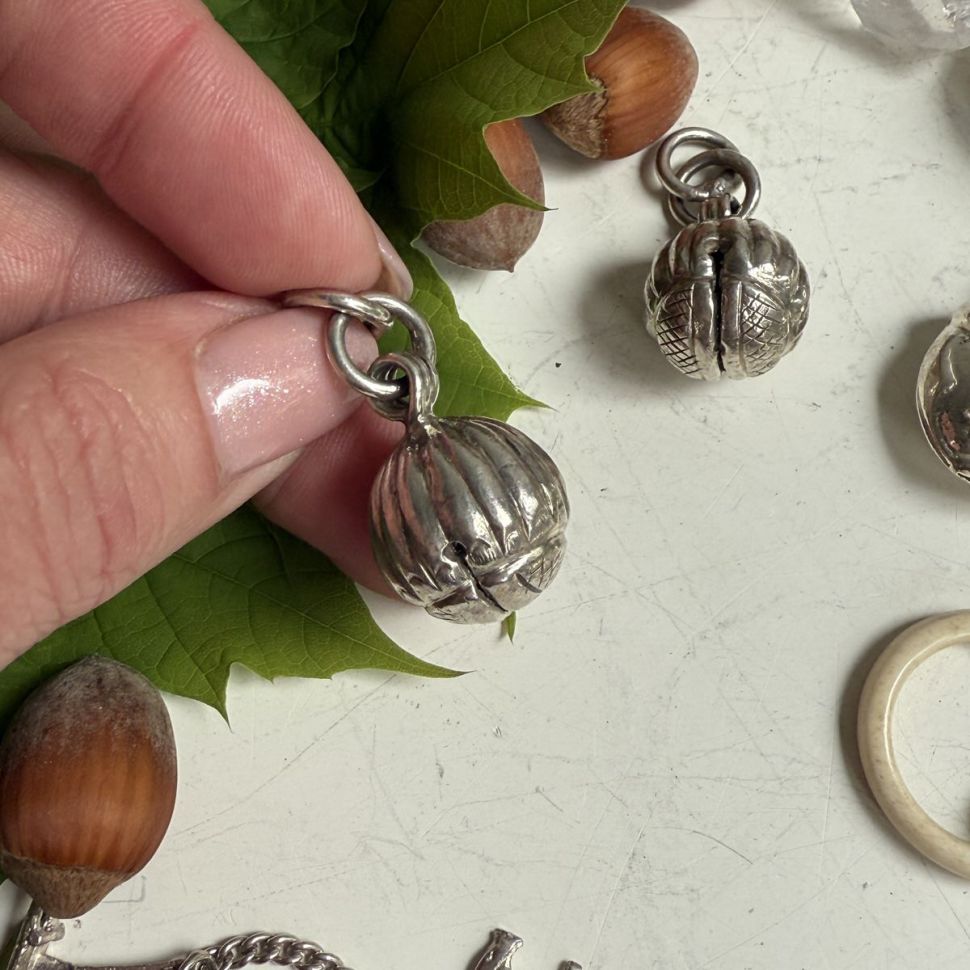 Подвеска погремушка Орех макадамия 2 см серебро ручная работа