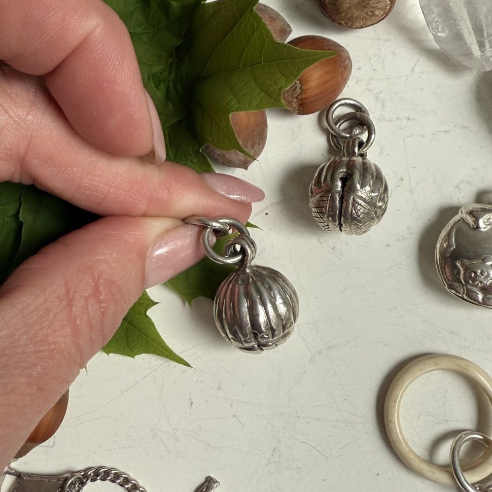 Подвеска погремушка Орех макадамия 2 см серебро ручная работа