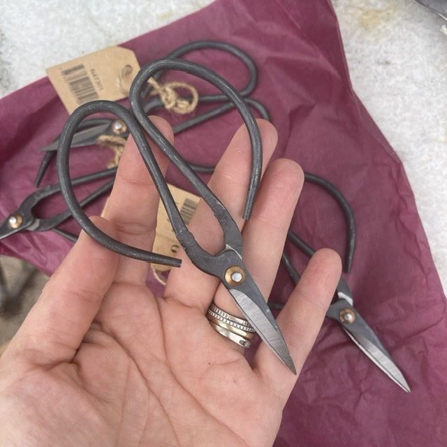 Ножницы с большими округлыми черными ручками 12 см 