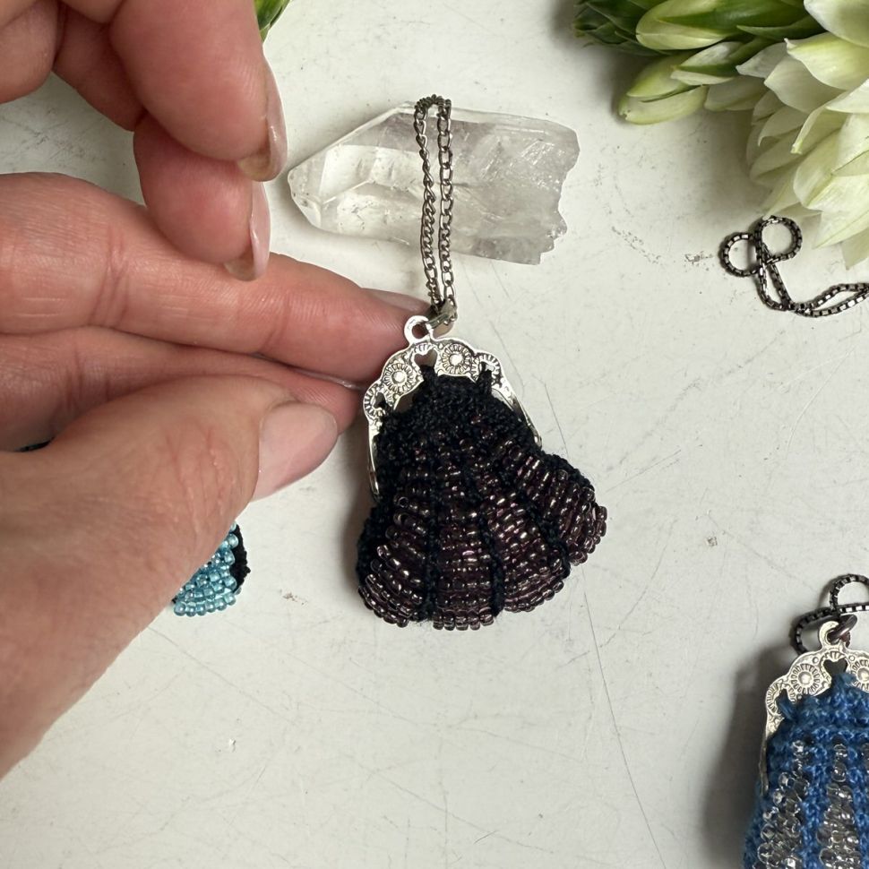 Подвес кошелек бисерный с серебряным фермуаром 9 см