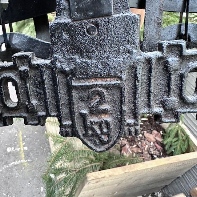 Весы старинные рыночные с двумя чашами 35 см чугун латунь