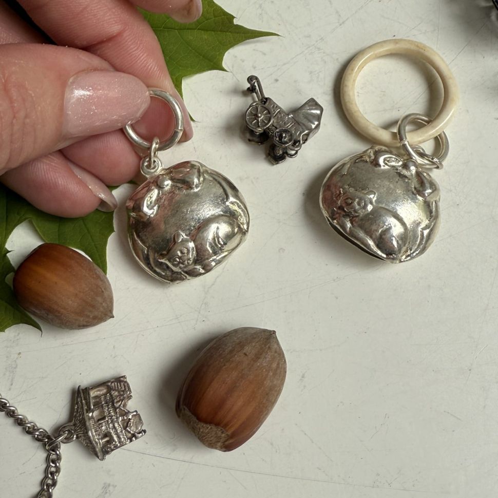 Подвеска погремушка Подушка с котом 2,5 см серебро