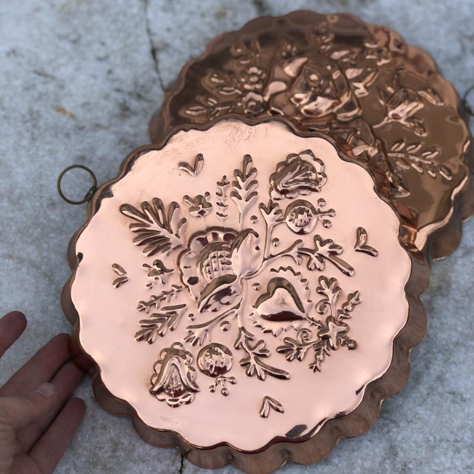 Форма для выпечки 23 см с резными краями Орнамент медь