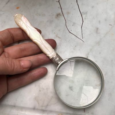 Лупа увеличительное стекло 16 см серебро перламутр