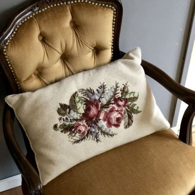 Подушка декоративная вышивка Розы