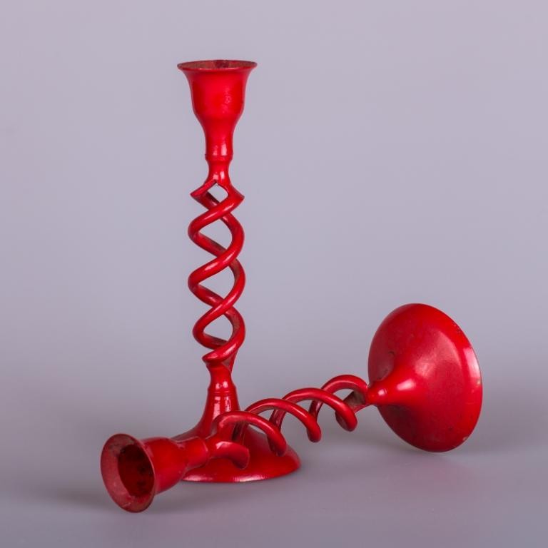 Подсвечник витой красный лаковая краска по латуни