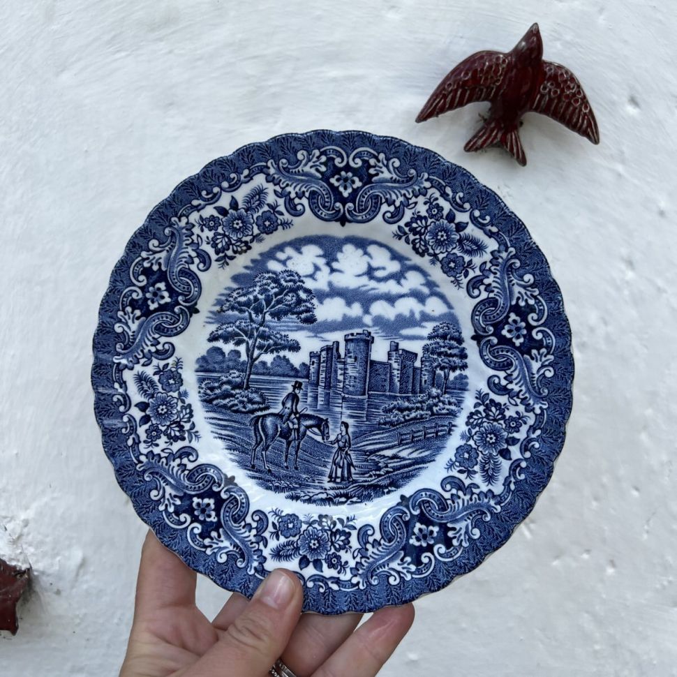 Тарелка Olde Country Castles Всадник 18 см England