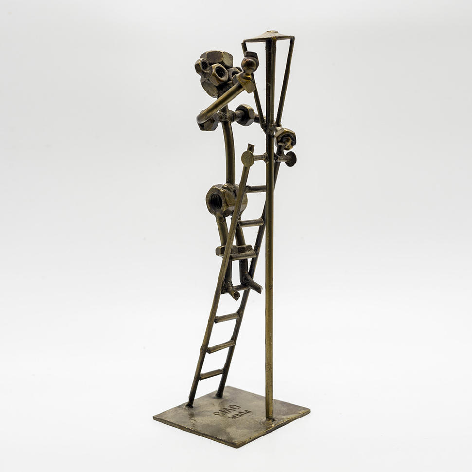 Статуэтка фонарщик