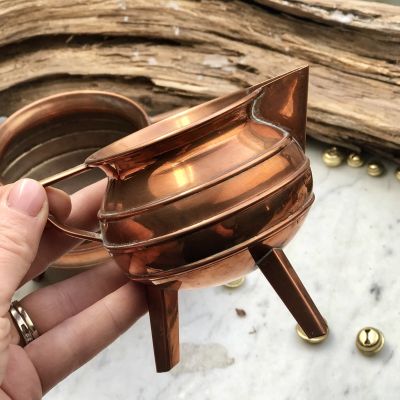 Молочник на трех ножках медь