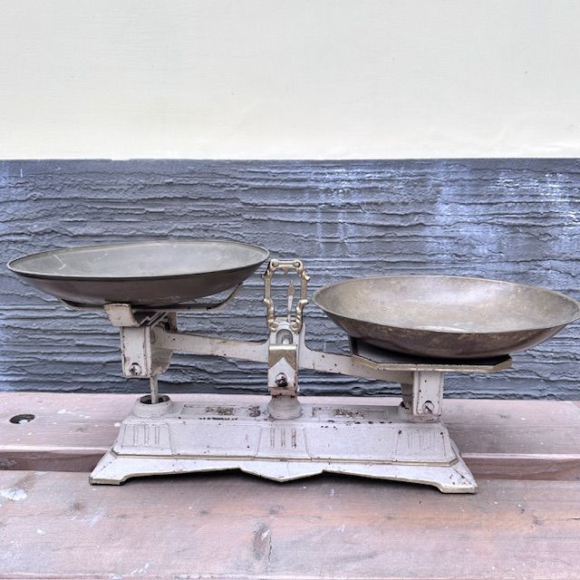 Весы старинные рыночные с двумя чашами 37 см чугун латунь