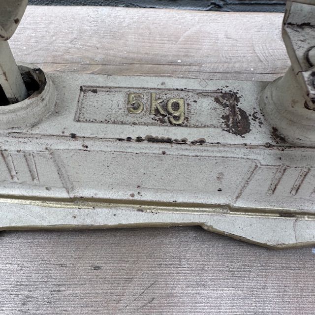 Весы старинные рыночные с двумя чашами 37 см чугун латунь