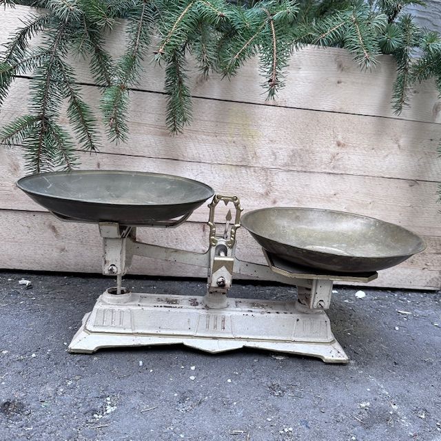 Весы старинные рыночные с двумя чашами 37 см чугун латунь
