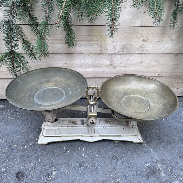 Весы старинные рыночные с двумя чашами 37 см чугун латунь