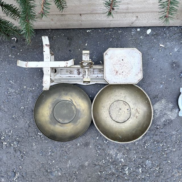 Весы старинные рыночные с двумя чашами 37 см чугун латунь