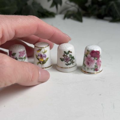 Наперсток Гибискус 3 см фарфор 