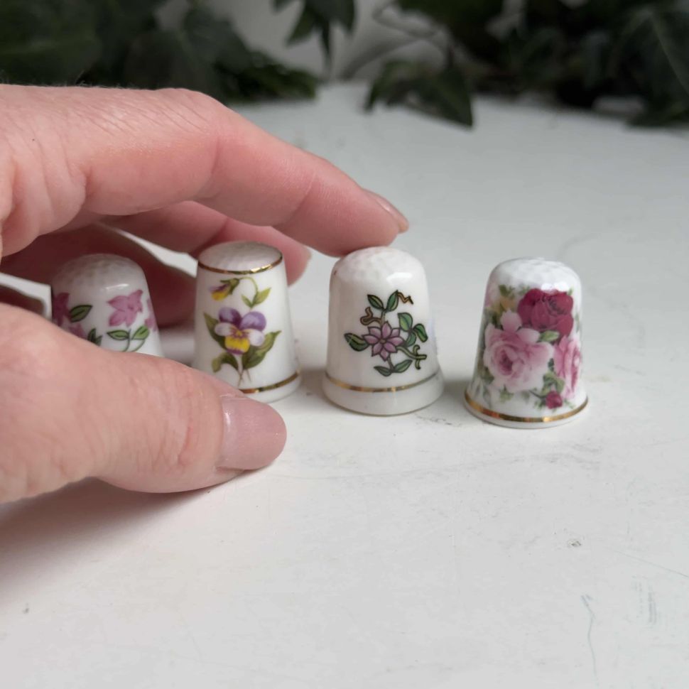 Наперсток Гибискус 3 см фарфор 