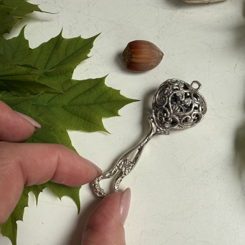 Погремушка Сердце ажурное 8 см серебро