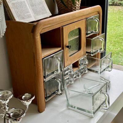 Шкаф витрина для кухни со стеклянными емкостями 50-е годы Германия