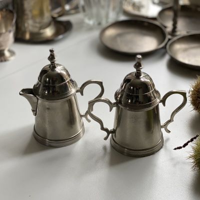 Молочник и сахарница с крышками набор