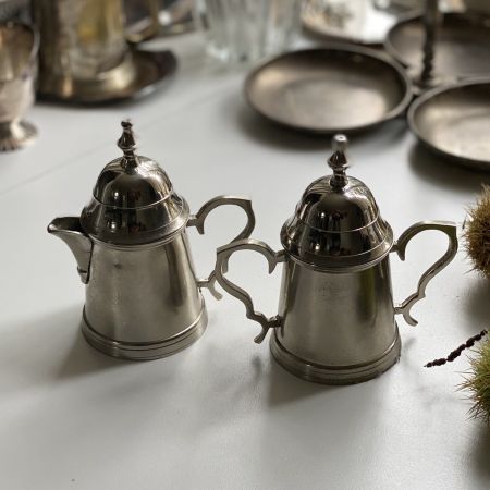 Молочник и сахарница с крышками набор