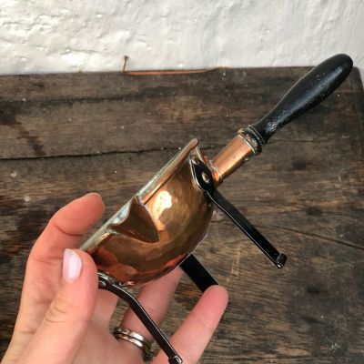 Соусник на ножках с ручкой 100 мл медь