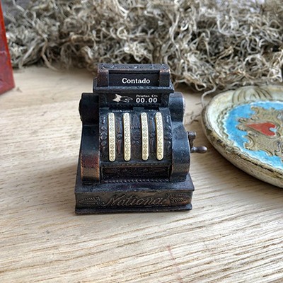 Точилка в форме кассы Испания