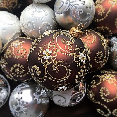 Елочный шар коричневый с золотом