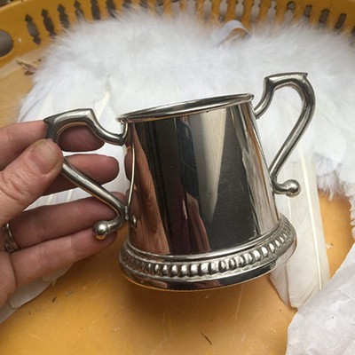 Сахарница с двумя ручками (слом одной ручки) 