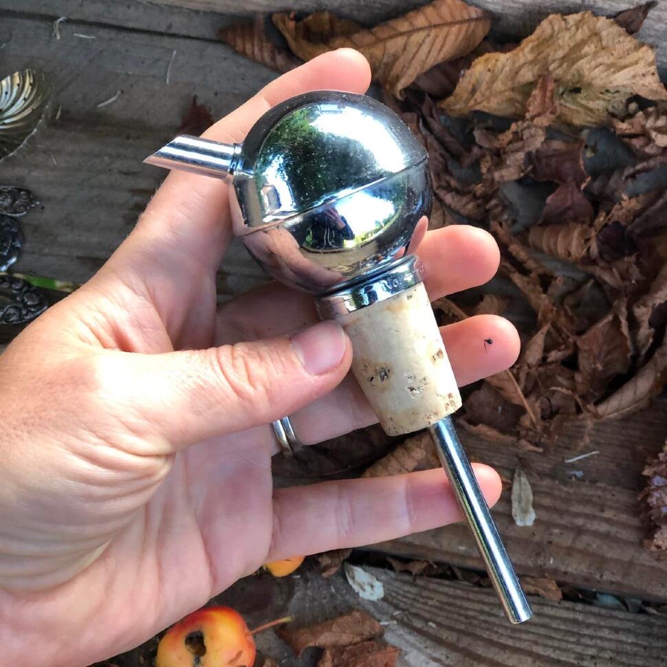 Пробка для бутылки с дозатором