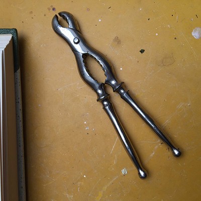 Орехокол для двух видов орехов, Швеция