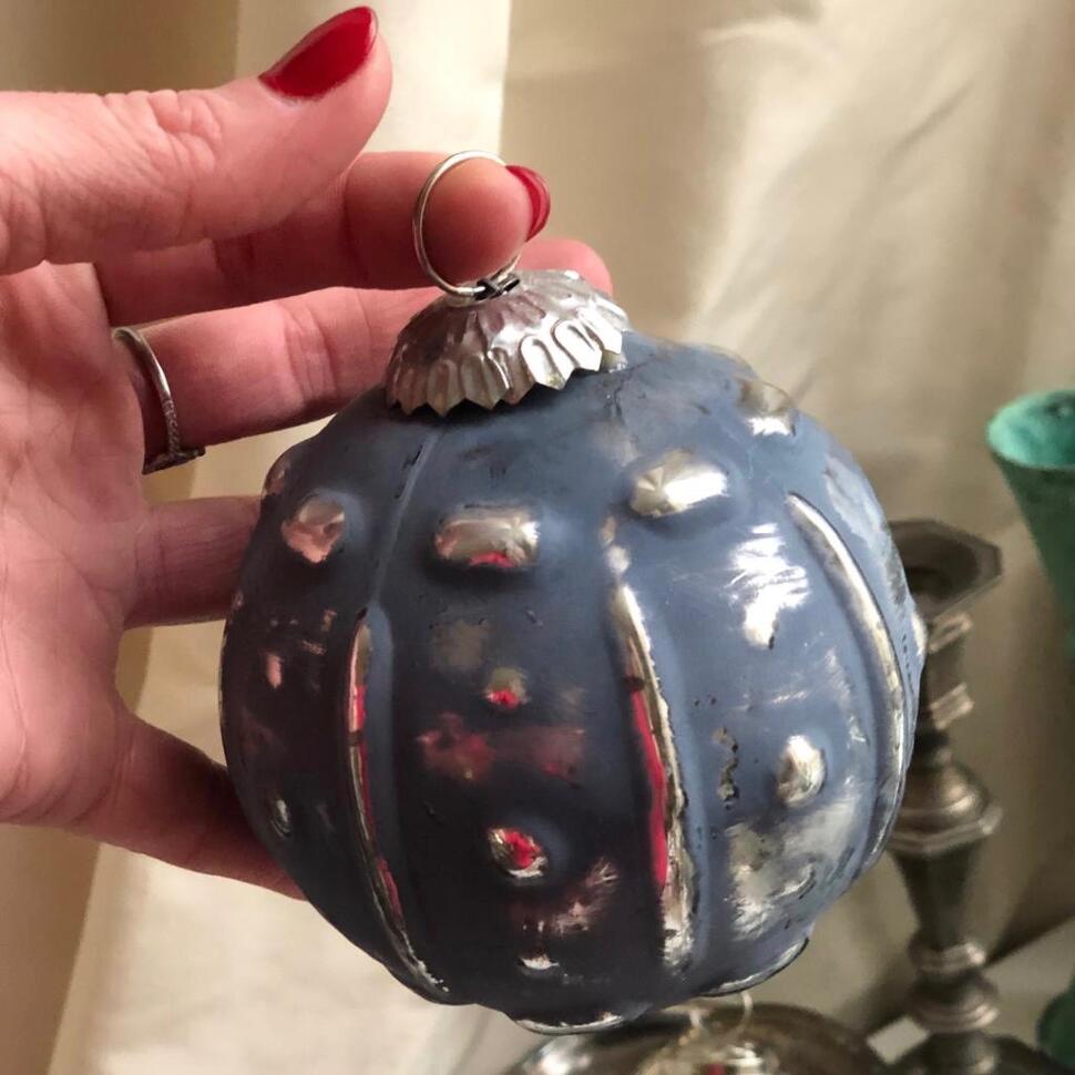 Шар елочный 10 см голубой рельефный стекло