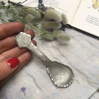 Ложка для соли олово с гравировкой