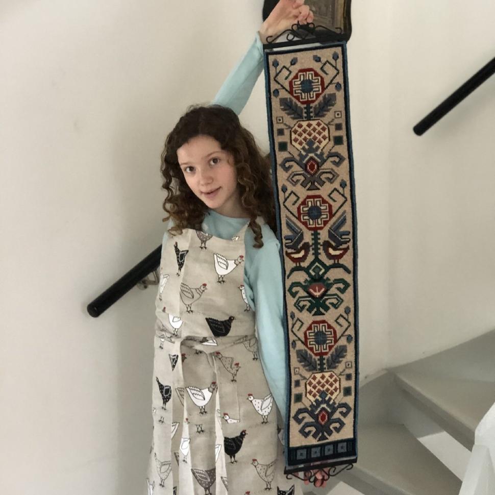 Вышивка сонетка 112х20 см на металлическом держателе ручная работа