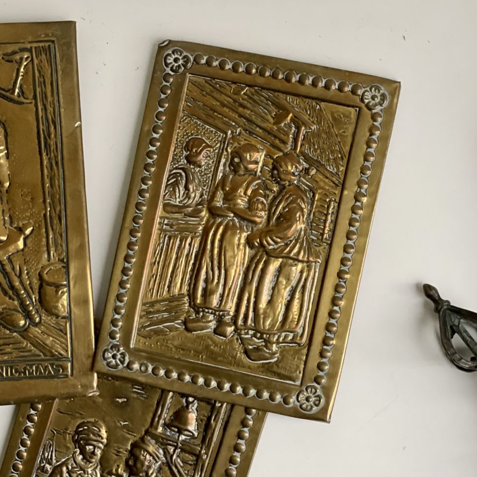 Картина 11х16 см Женщины чеканка латунь