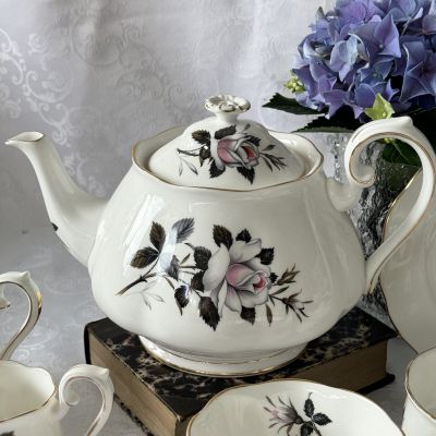 Чайник Royal Albert Queen's Messenger 1960 гг 1,3 л Англия