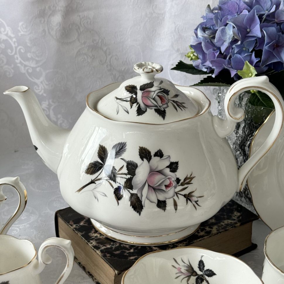 Чайник Royal Albert Queen's Messenger 1960 гг 1,3 л Англия