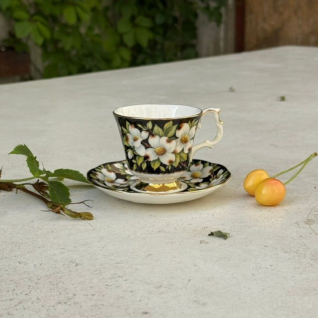 Кофейная пара черный Royal Albert Provincial Flowers Dogwood 150 мл Англия