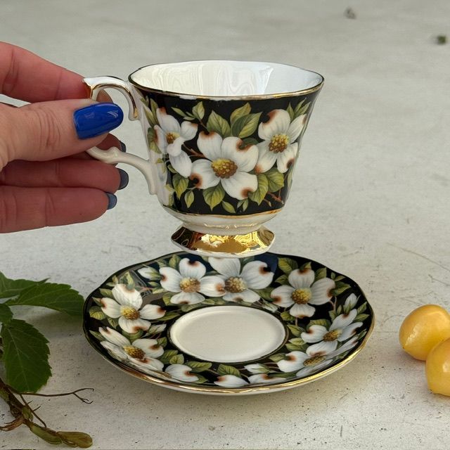 Кофейная пара черный Royal Albert Provincial Flowers Dogwood 150 мл Англия