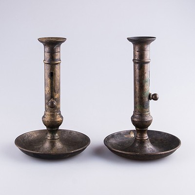 Подсвечник латунный, патина, подъёмным механизмом 