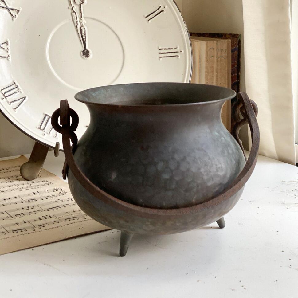 Кашпо на ножках 20 см с ручкой медь металл