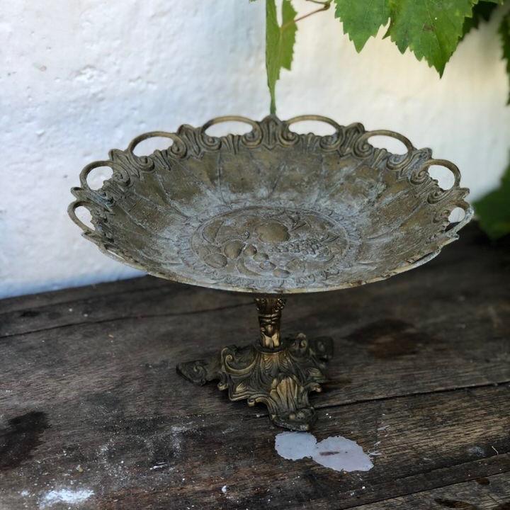 Ваза для фруктов на резной ножке 25 см латунь