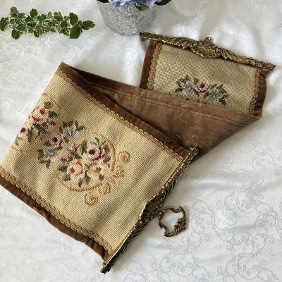 Вышивка сонетка на латунных держателях 28х97 см