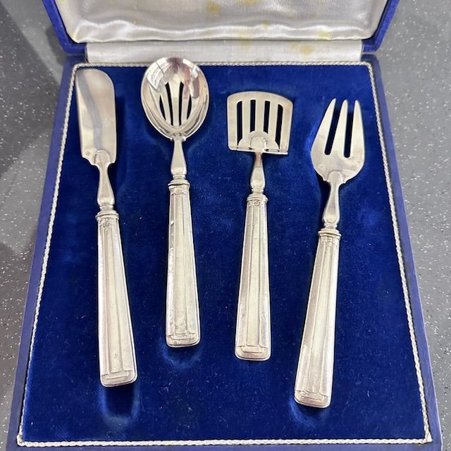 Набор сервировочный 4 предмета Минерва серебро Франция