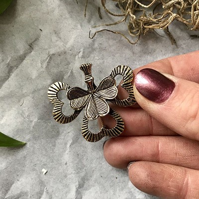 Брошь Клевер, ювелирная латунь