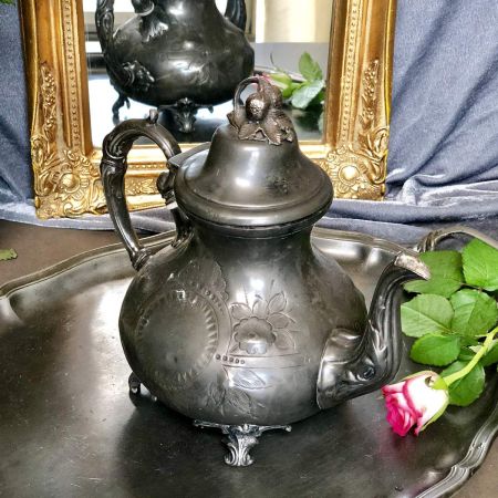  Чайник оловянный антикварный с цветочным орнаментом