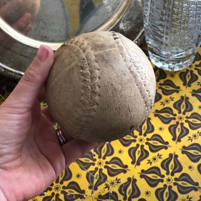 Мяч бейсбольный старинный