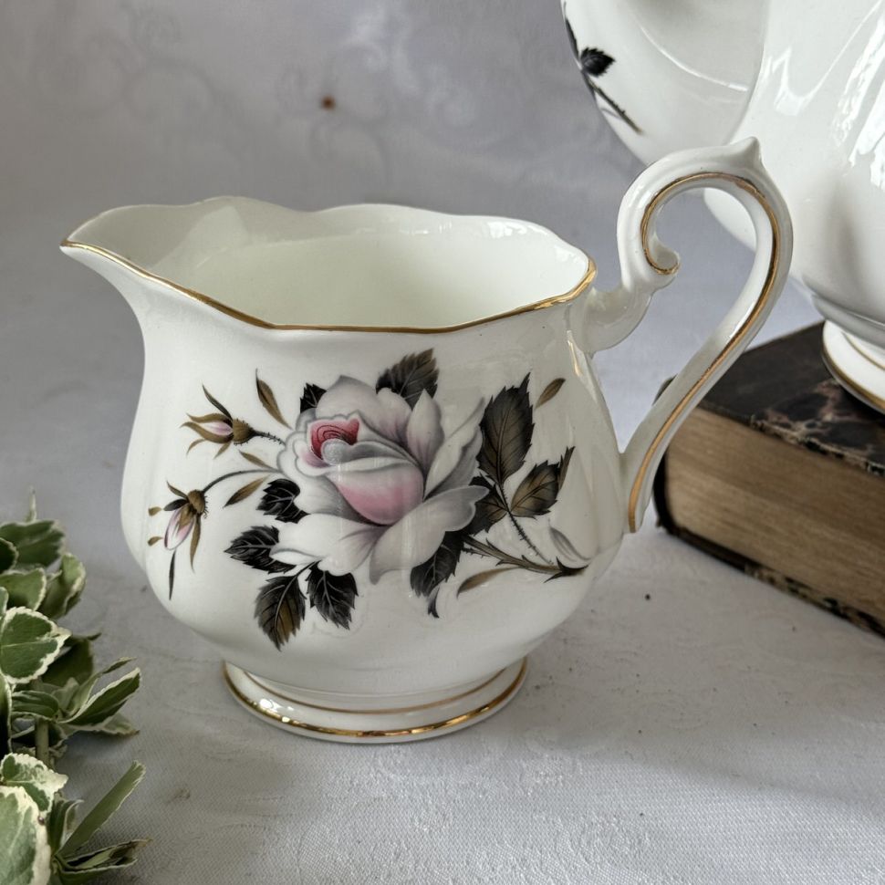 Молочник Royal Albert Queen's Messenger 250 мл Англия