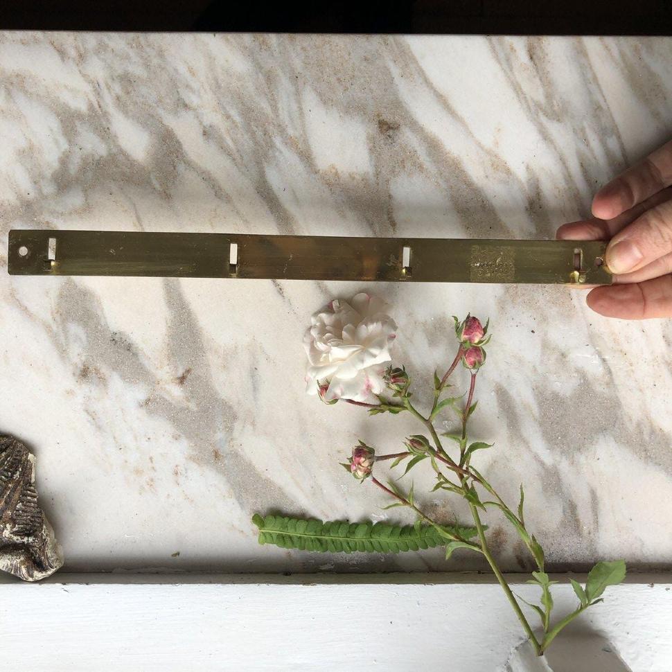 Вешалка пластина с 4 крючками латунь 26 см Португалия