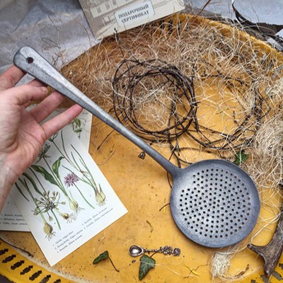 Шумовка на длинной ручке