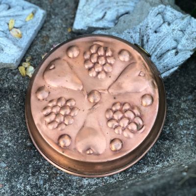 Форма для выпечки Груши и виноград 17,5 см с подвесом медь